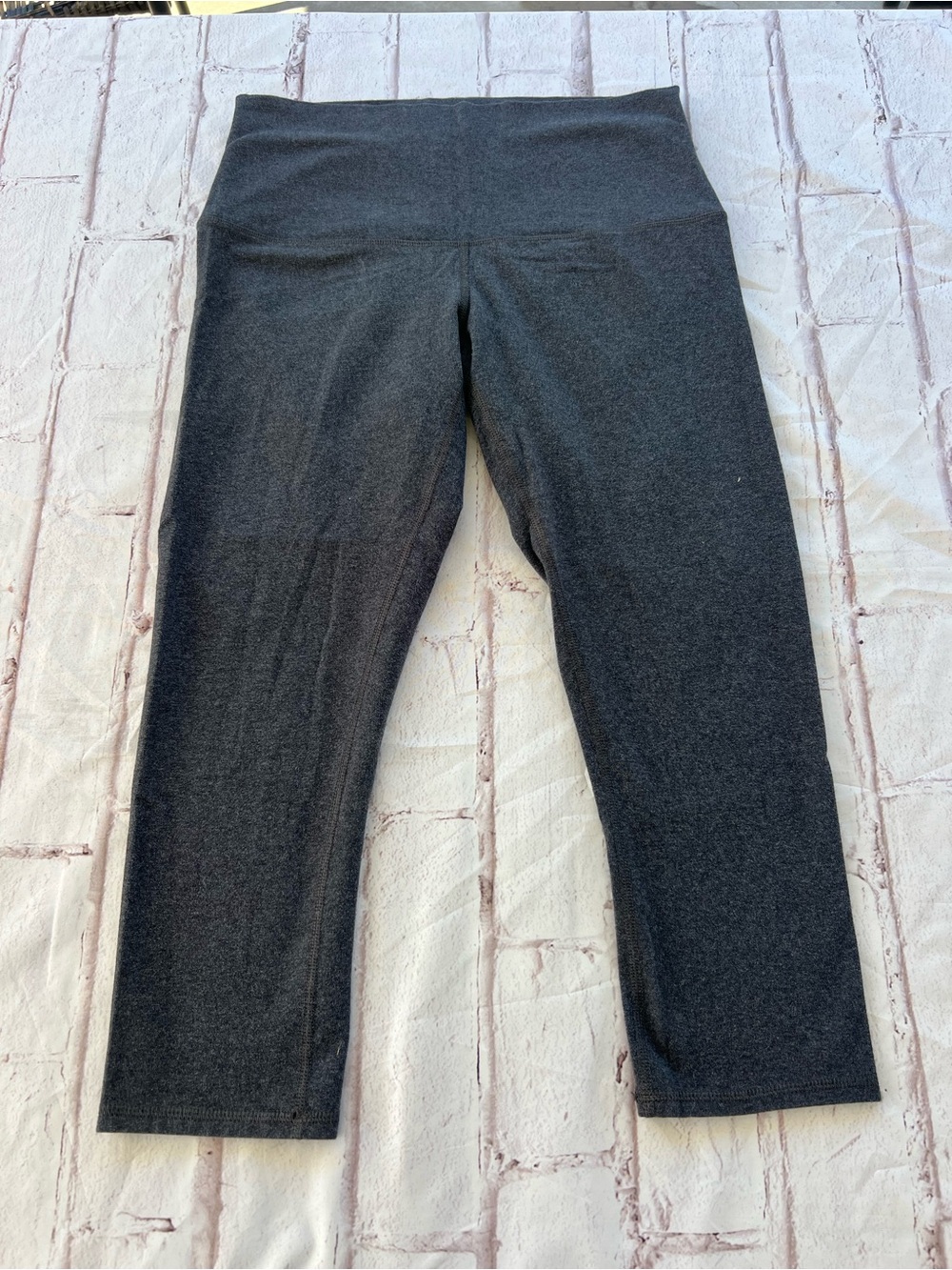Lululemon charcoal colored Leggings size 6